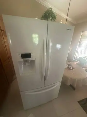 Beautiful, very clean white Samsung Refrigerator will deliver install