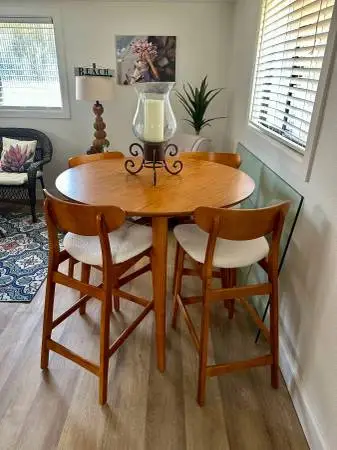 Hi Top Dinette Set