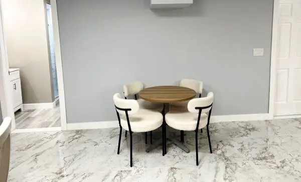 GORGEOUS HIGH QUALITY COMPACT DINING SET WITH 4 COMFORTABLE CHAIRS