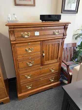Lexington Furniture Chest Of Drawers