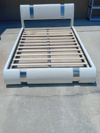 Beautiful Full Size Platform Bed Frame in excellent condition.