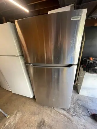 Frigidaire top freezer refrigerator