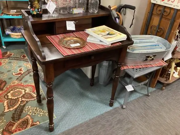 VINTAGE WRITING TABLE W/DRWERS
