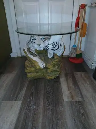 Nice tiger glass round table