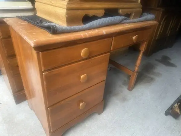 STUDENT DESK
