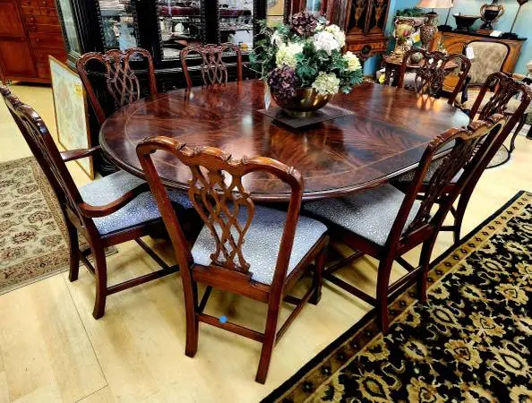 Henredon Natchez Mahogany Table with 8 Chippendale Chairs