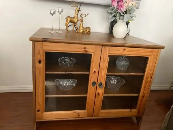 Wooden Display cabinet (Glendale)