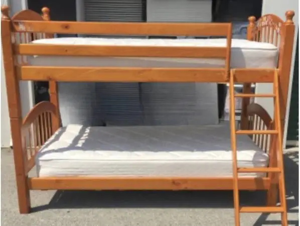 ***Twin Low Bunk Bed w/Mattress ***