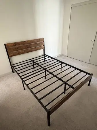 Rustic Wood style Full-Size Bedframe