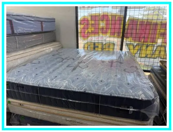 KING & SIZE STEARNS & FOSTER ESTATE MATTRESS & BOX SPRINGS BED SET