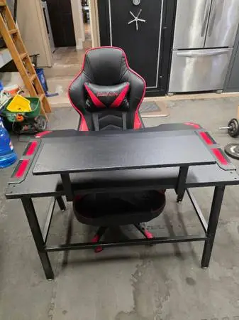 RESPAWN Gaming Desk and Chair