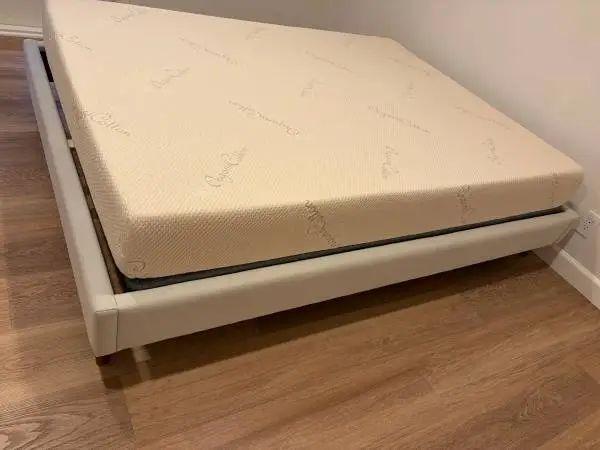 Almost new organic medium firm mattress