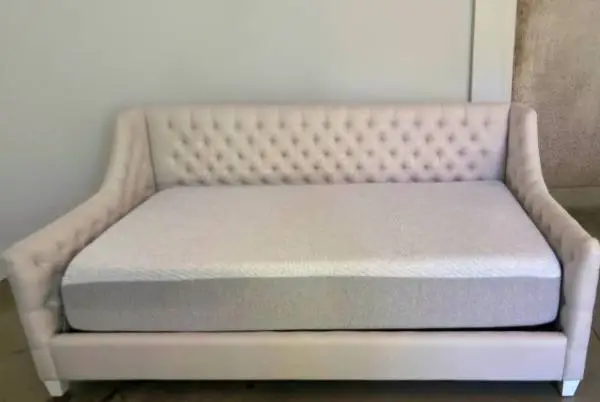 RH Teen Devyn Tufted Daybed with Beautyrest Mattress (Retail $5000+)