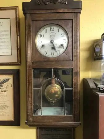 VINTAGE/ANTIQUE CLOCK