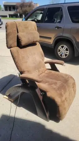 Human Touch Perfect Chair PC095 Zero Gravity Recliner