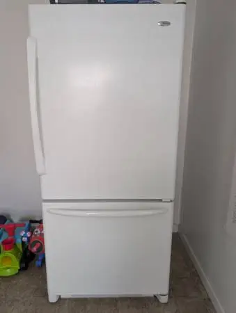 Large size Amana fridge. Very good condition. S200 OBO