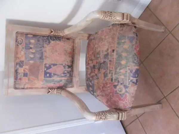VINTAGE ARM CHAIR