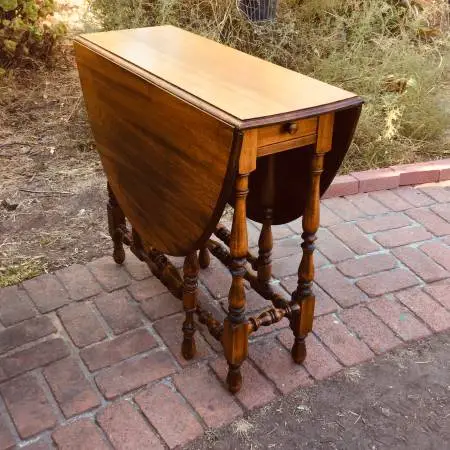 1920s ultra compact Elite Furn co full size Dining Table/ready for use