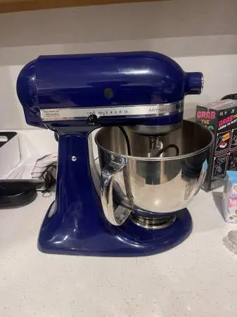 Kitchen Aid Artisan Mixer 5 quart