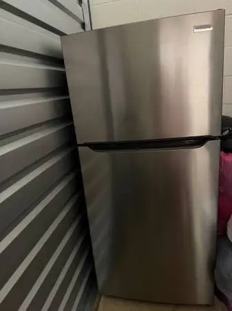 🧊 Frigidaire Stainless Steel Refrigerator $650 OBO