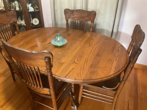 DINING ROOM TABLE AND CHAIRS