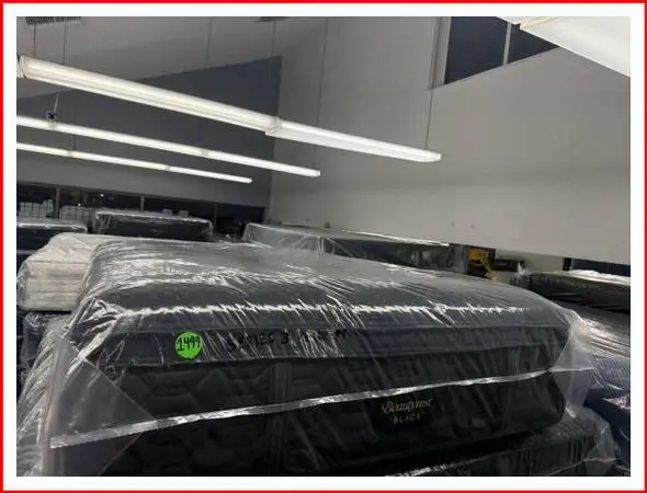 QUEEN SIZE SIMMONS BEAUTYREST BLACK SERIES 3 PILLOW MATTRESS & BOX BED
