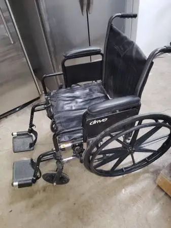 Wheelchair w/footrest 18 inch