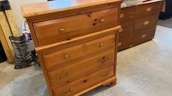 Chest dresser 4-drawer Broyhill Fontana solid
