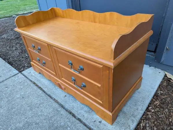 Cedar Lined Storage Bench With False Drawers And Lid Support