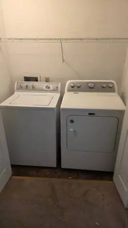 Washer dryer set