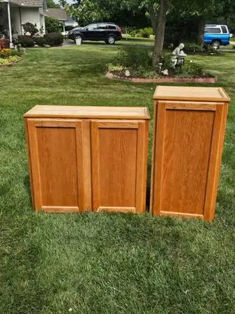 Oak upper kitchen cabinets (2)