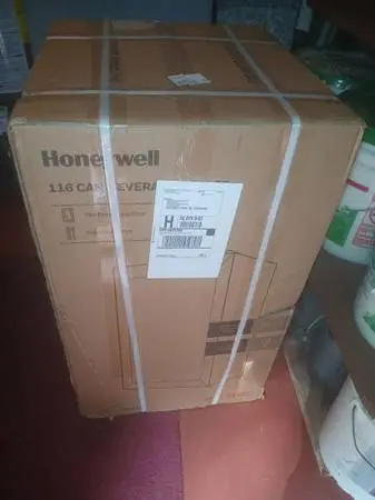 BRAND NEW HONEYWELL MINI FRIDGE IN BOX. 125!
