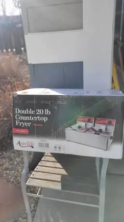 Avantco F102 20 lb. Dual Tank Electric Countertop Fryer - 120V, 3500W.