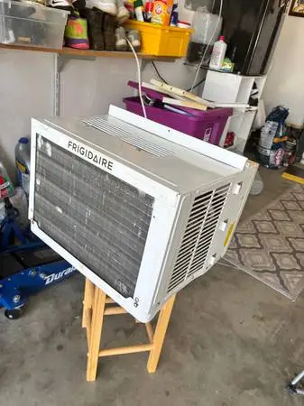 Used Fridgaire AC UNIT