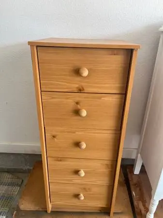 5 drawer dresser - like new