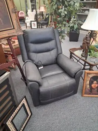 Electric recliner lift chair with heat and massage