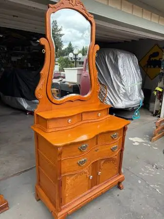 Ornate Lexington dresser with mirror