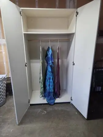 Portable wardrobe