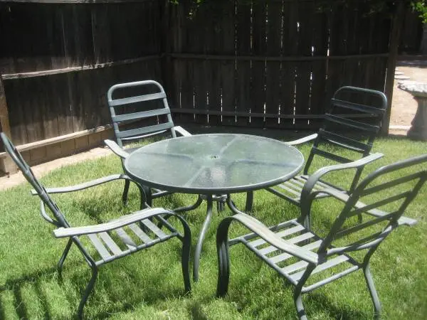 Patio Table & (4) Chairs