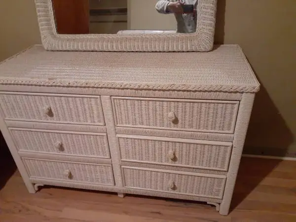 Dresser w/mirror, headboard and others