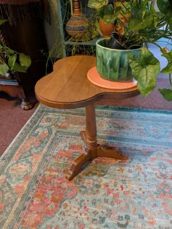Clover Shaped Stand