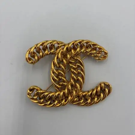 Chanel Interlocking CC Curb Chain Brooch