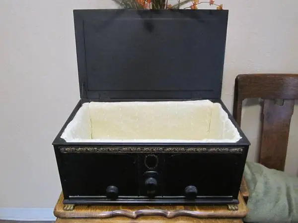 Vintage Radio-Chest 1/2 price!