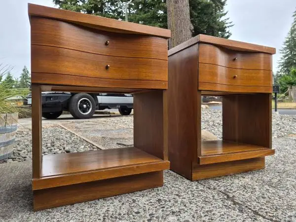 ✨PAIR MCM Serpentine Night Stands w/ Drawer-Excellent Condition!