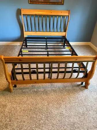 Queen Bed Set with Dresser, Mirror & Nightstand