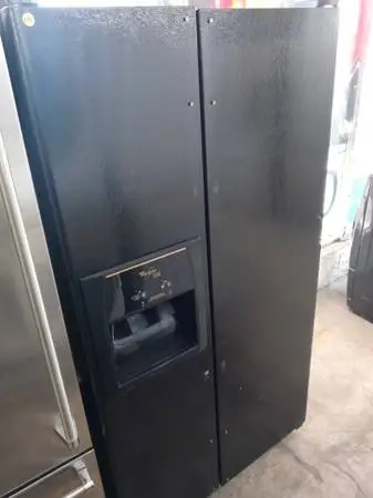 ★Whirlpool Gold black side by side refrigerator (no handles)