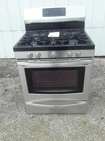 Kenmore Gas Stove. In great working condition.