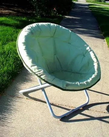 SAUCER CHAIR Round Folding Portable Accent Patio Concert Moon Seat