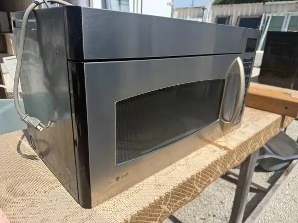 30W GE Profile Microwave Oven 1.8 Cu Ft Model # JVM1870SF02 Used