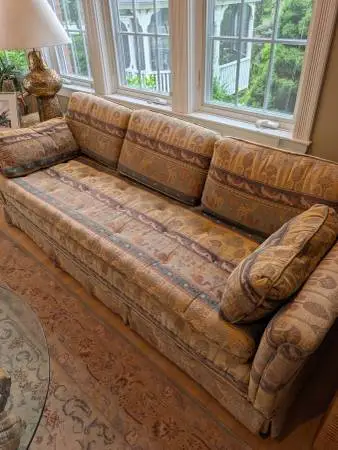 COUCH IN FABULOUS COMFORTABLE AND EXCELLENT CONDITION  86 L